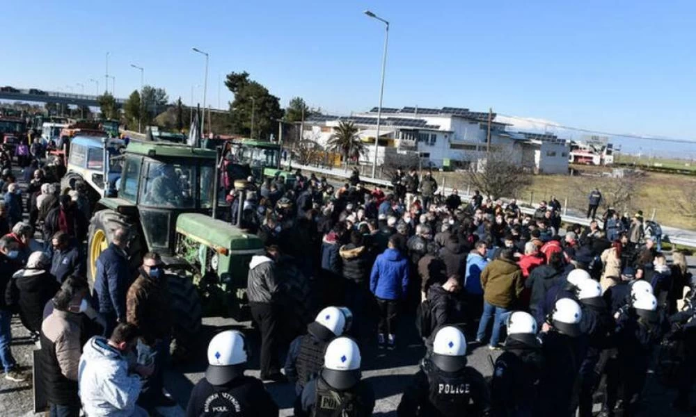 Μπλόκα αγροτών: Αποκλεισμός του κόμβου της Νίκαιας το μεσημέρι - Πώς αντιδρά το υπουργείο